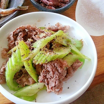 牛肉とセロリの黒胡椒炒め